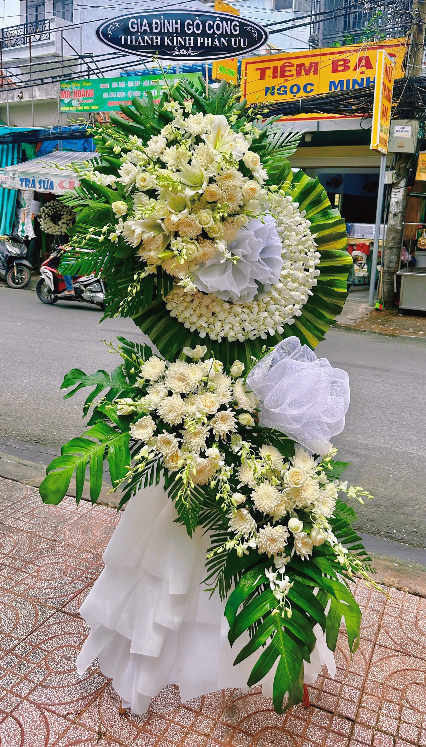 Kệ viếng cao to
