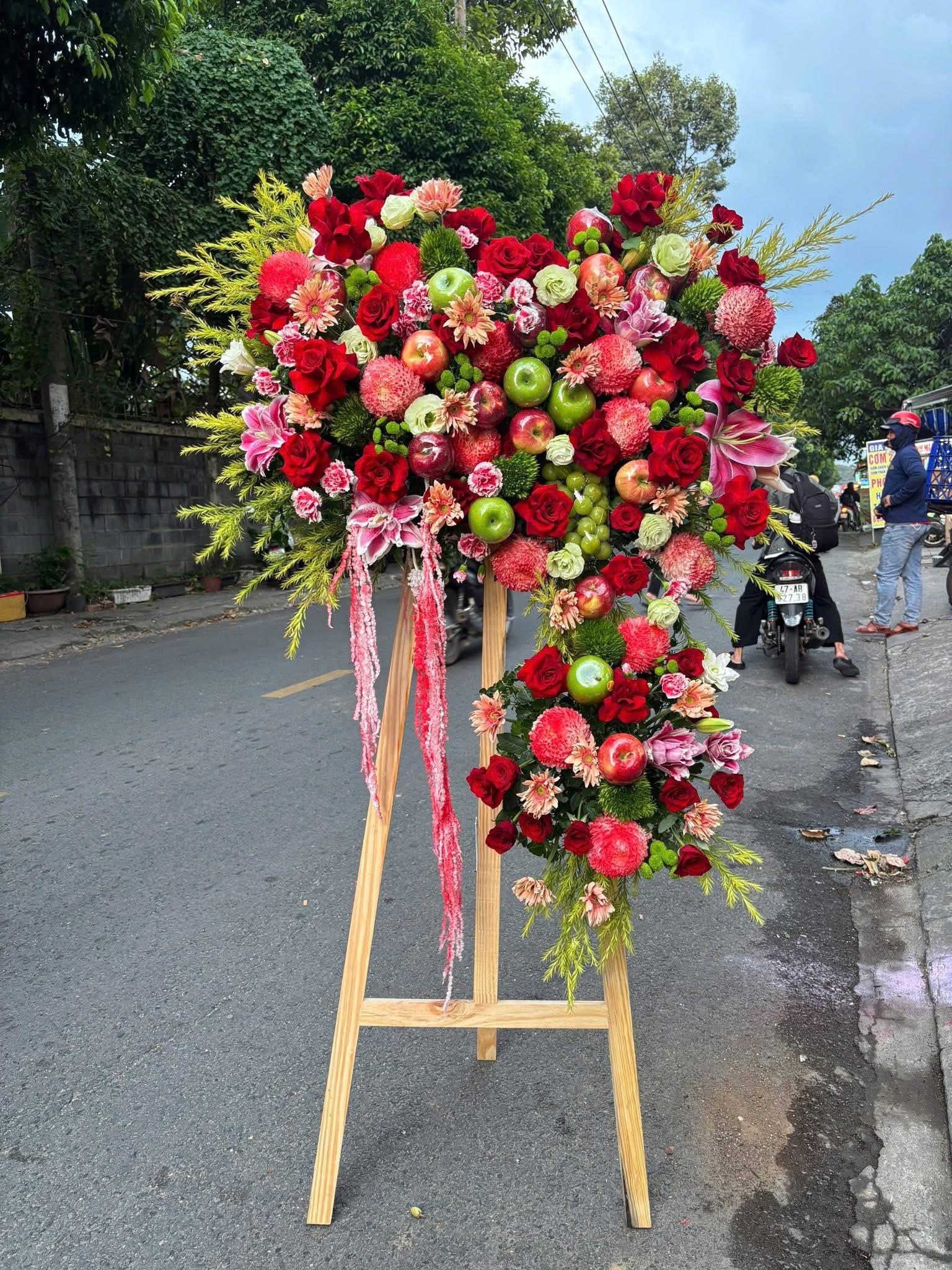 Kệ hoa khai trương mix trái cây 