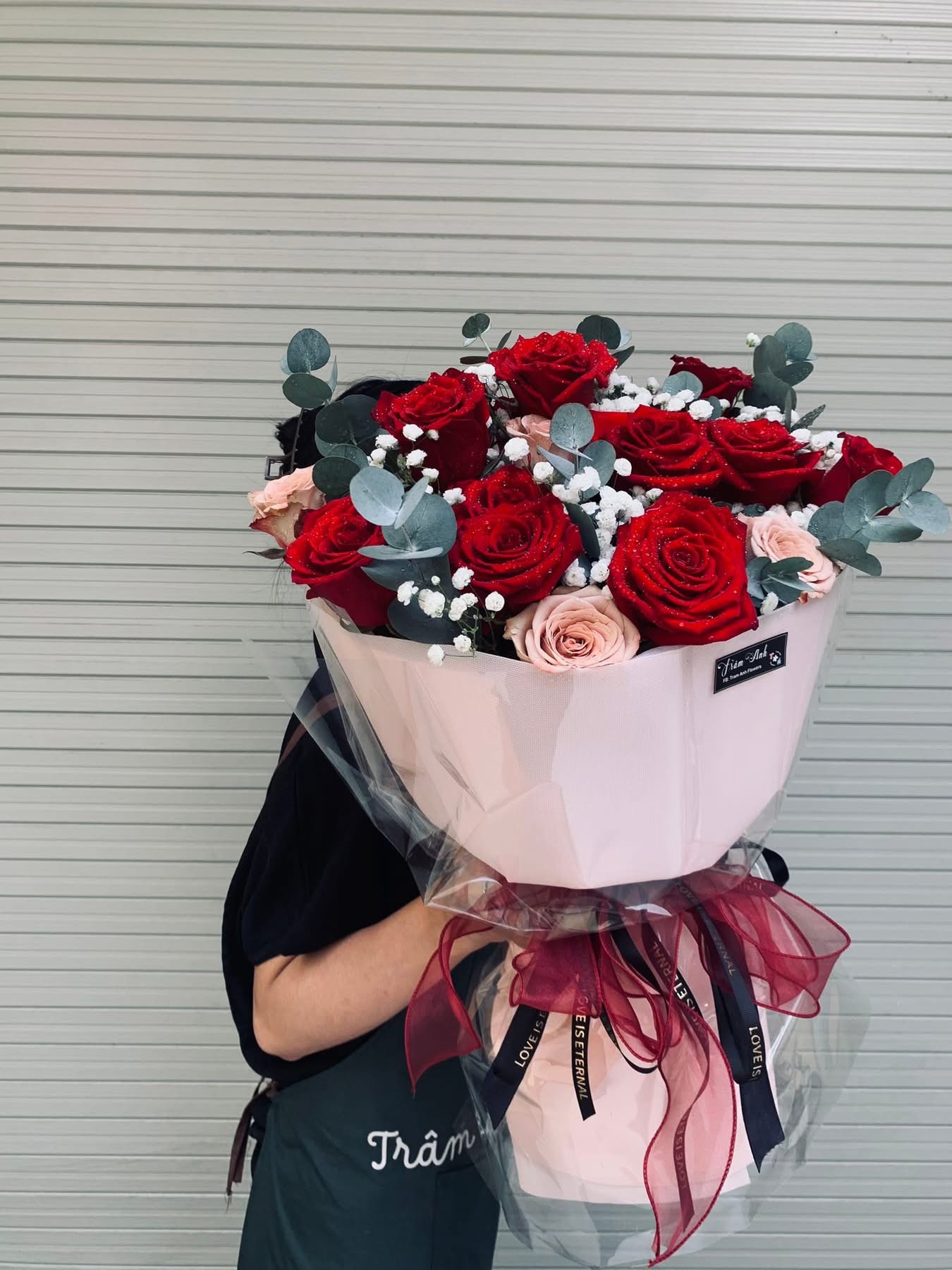 Bó hoa hồng đỏ mix hồng capuchino 