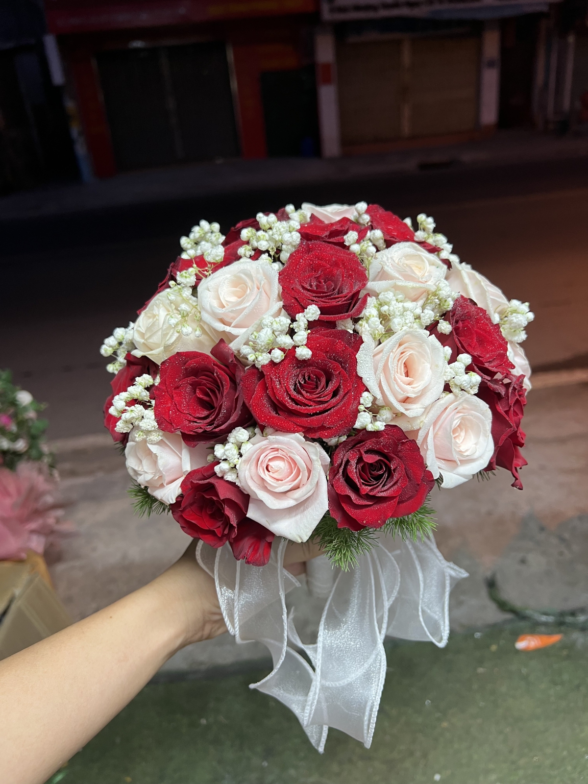 Bó hoa cưới sang trọng rẻ đẹp 