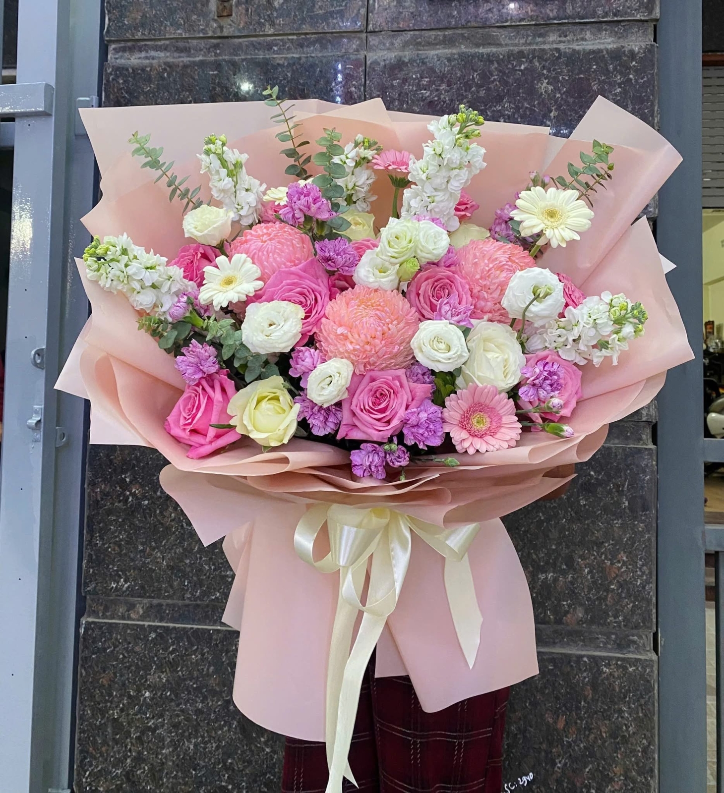 Bó hoa Hồng mix cúc mẫu đơn 