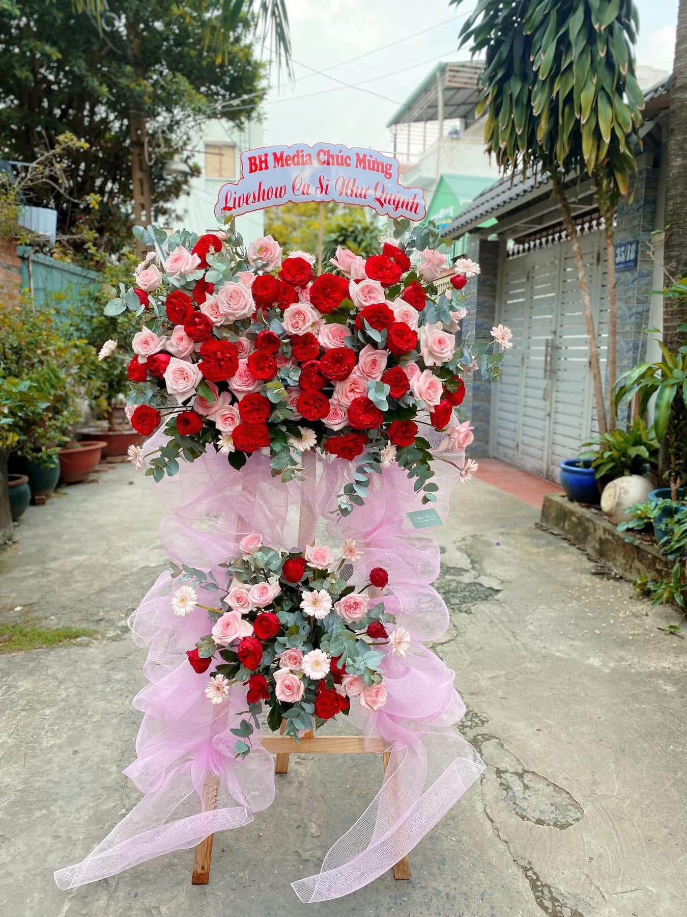 Kệ hoa khai trương, chúc mừng, liên hoan
