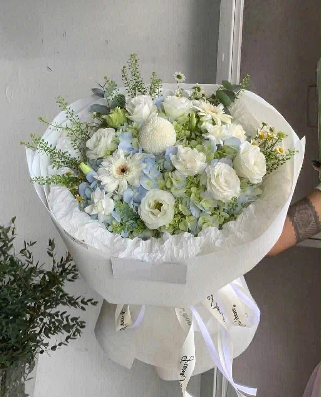 Hoa cẩm tú cầu mix cát tường trắng