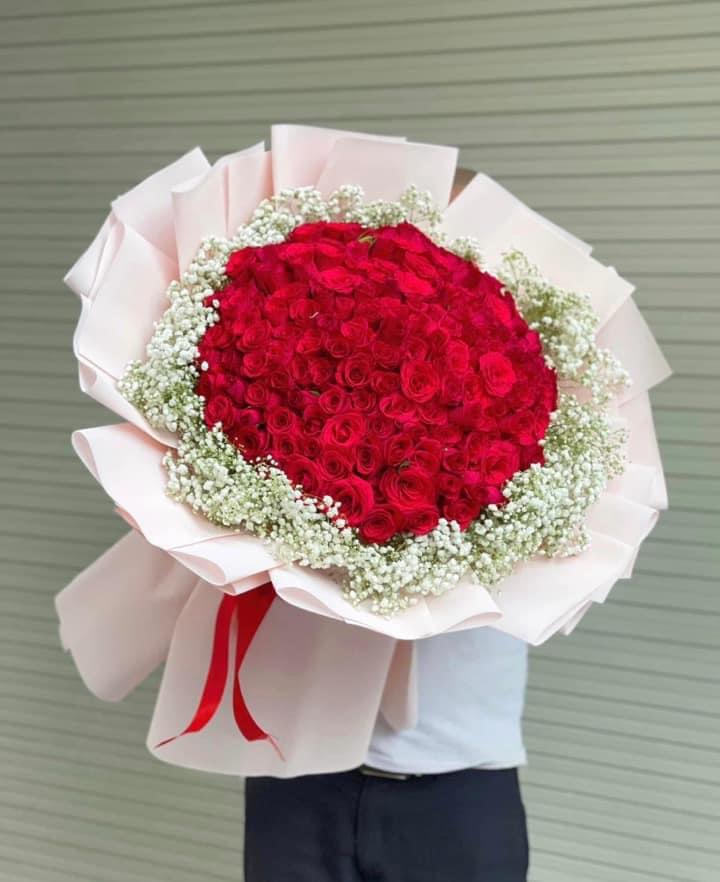 Bó hoa Hồng tròn đỏ phối bi
