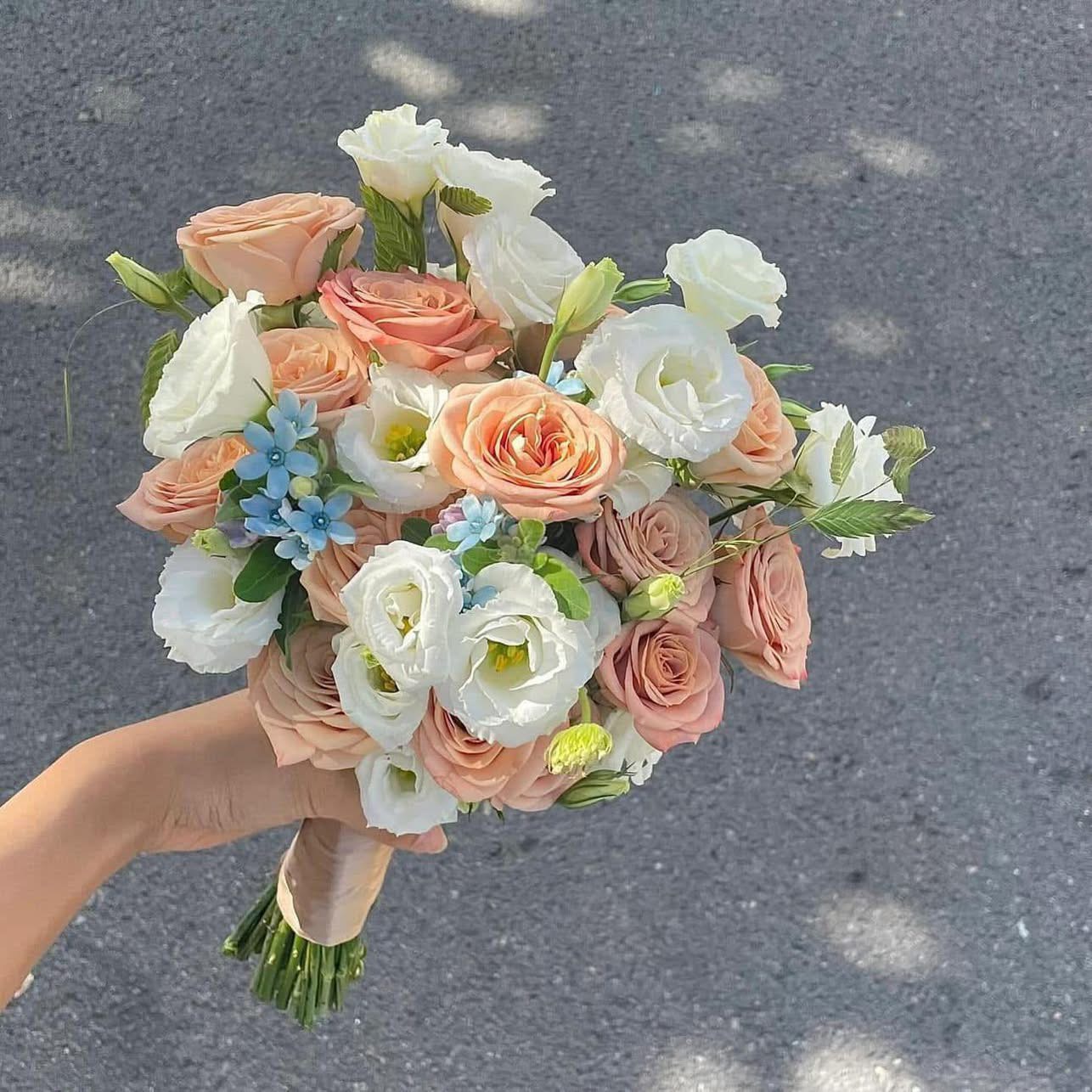 Bó hoa cưới capuchino 