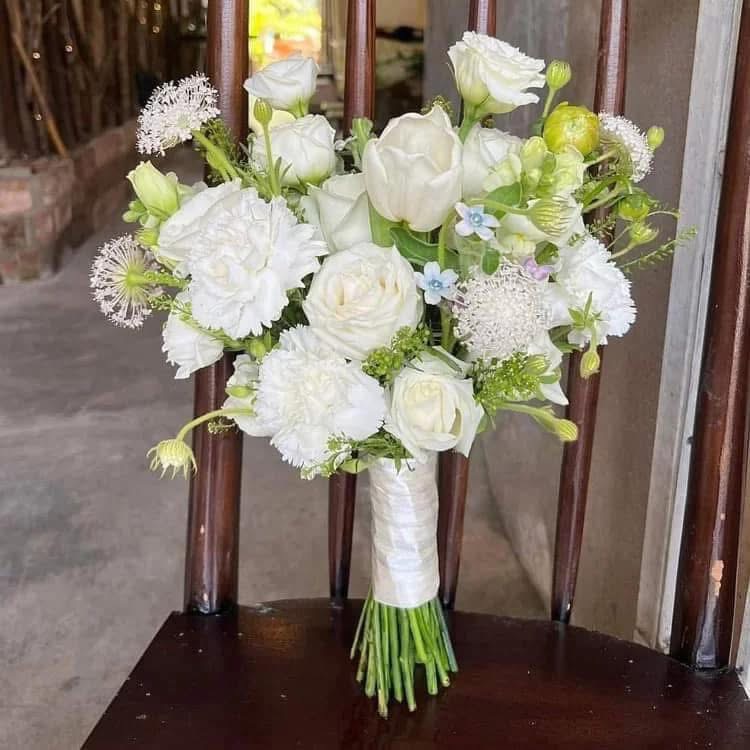 Bó hoa cưới màu trắng 