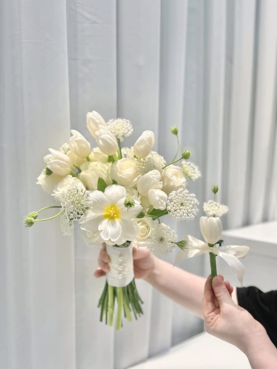 Bó hoa cưới tulip trắng 