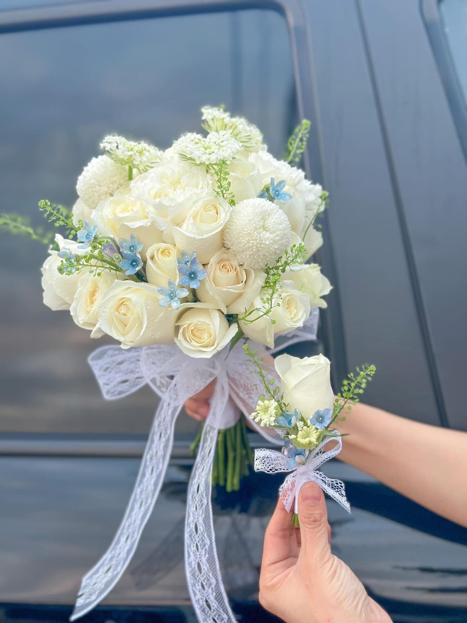Bó hoa cưới mix hoa lam tinh 