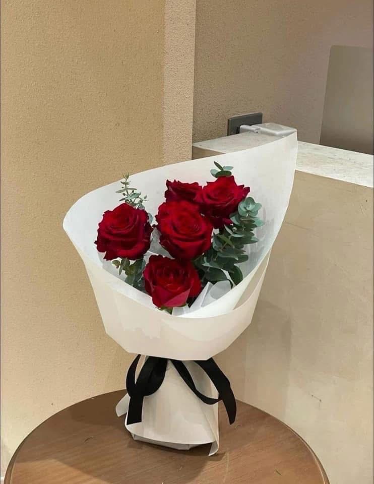 Bó hoa hồng 5 bông thuận an