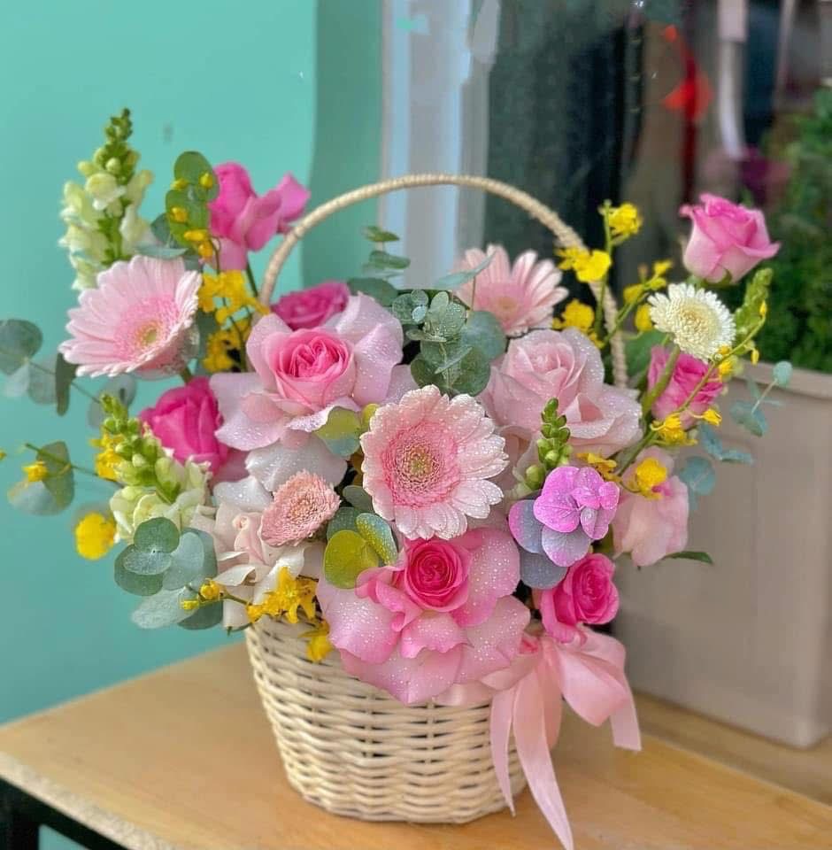 Giỏ hoa mix lan vũ nữ
