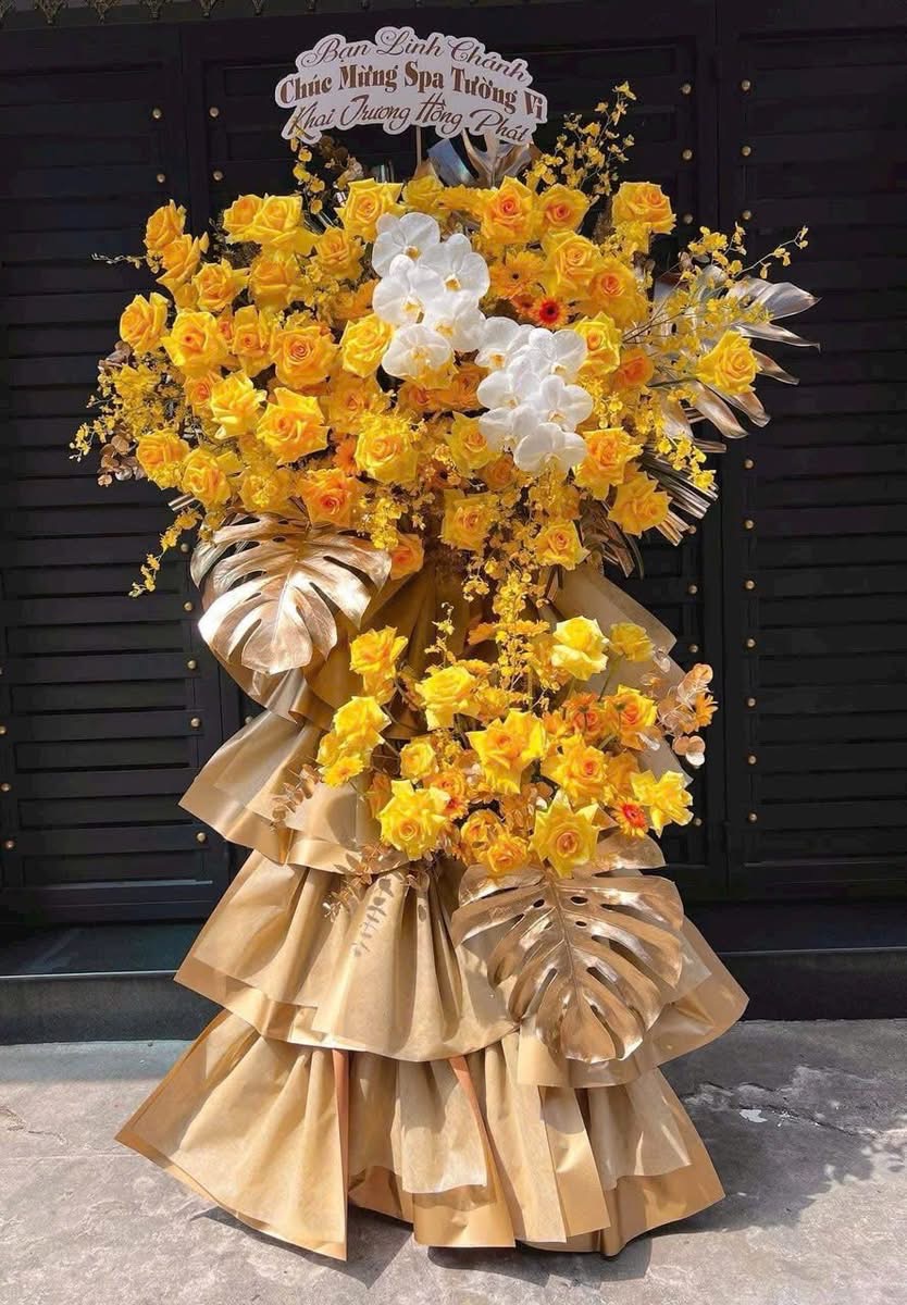 Kệ chúc mừng màu vàng 