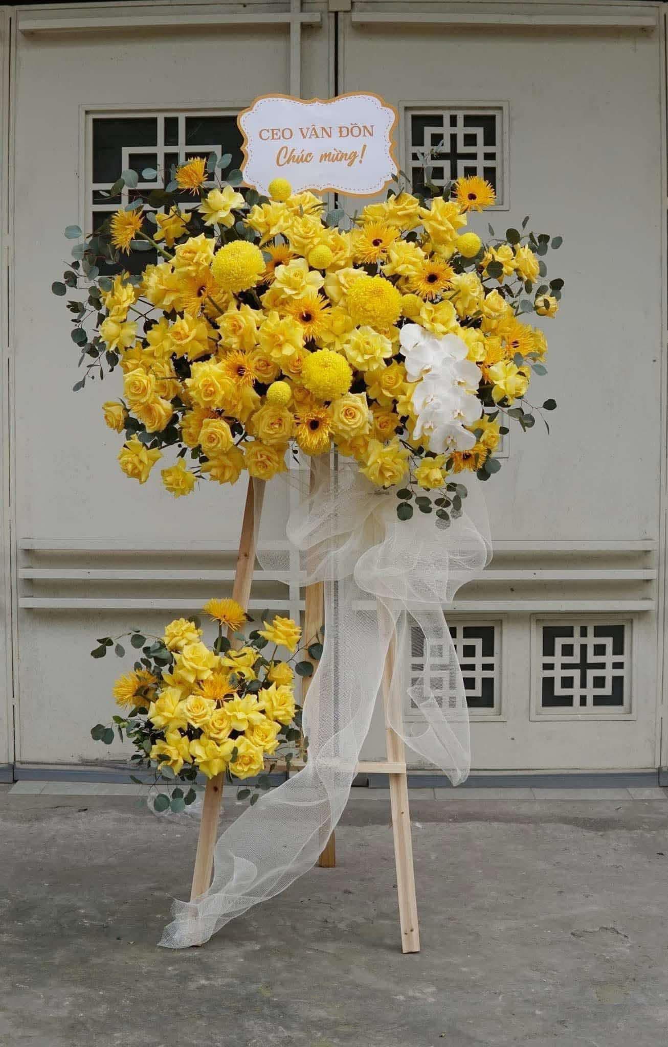 Kệ khai trương màu vàng to đẹp 