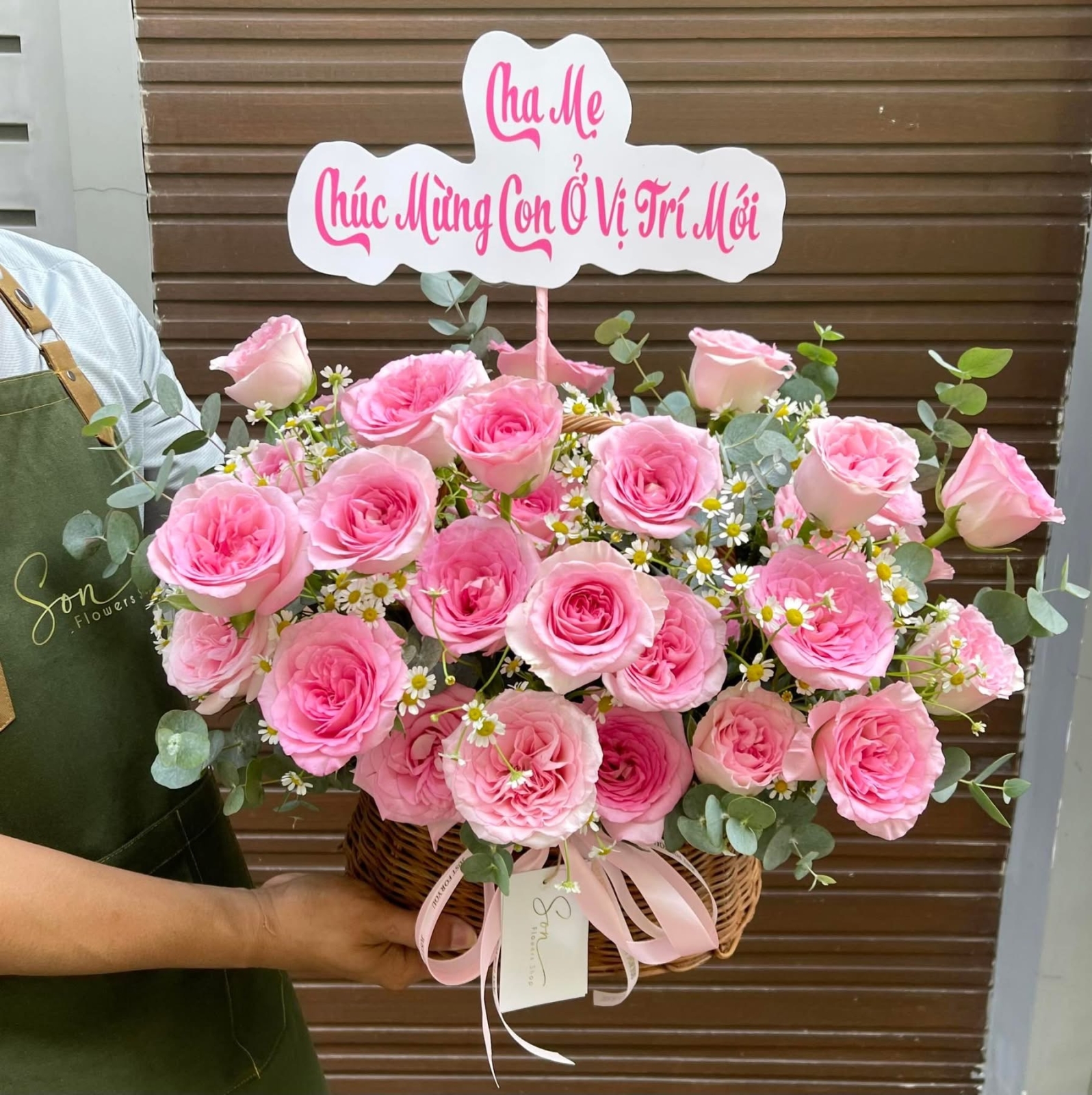 Giỏ hoa hồng xinh tặng mẹ