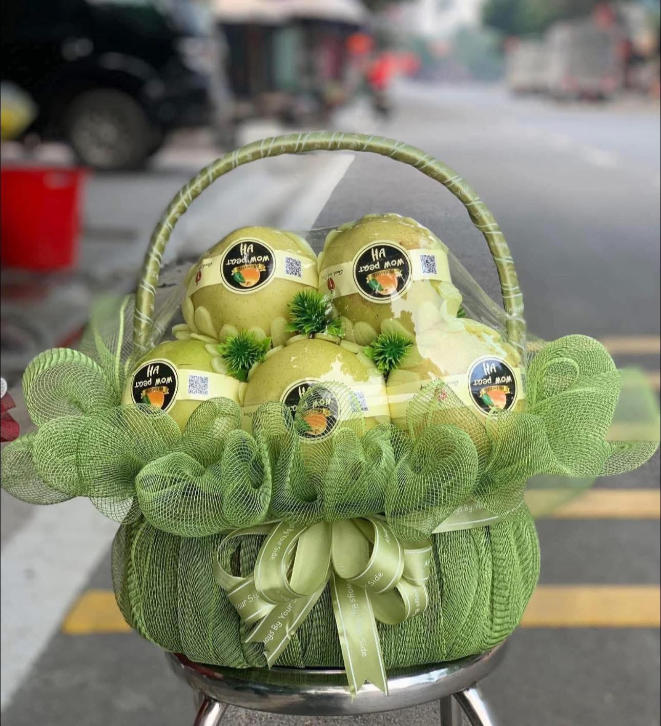 Giỏ trái cây lê nâu 