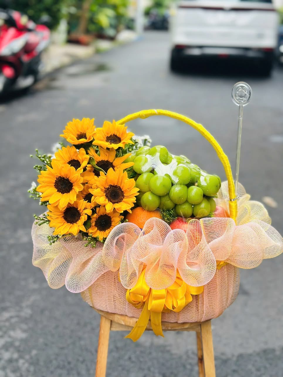 Giỏ trái cây mix hoa hướng dương  thủ Đức 
