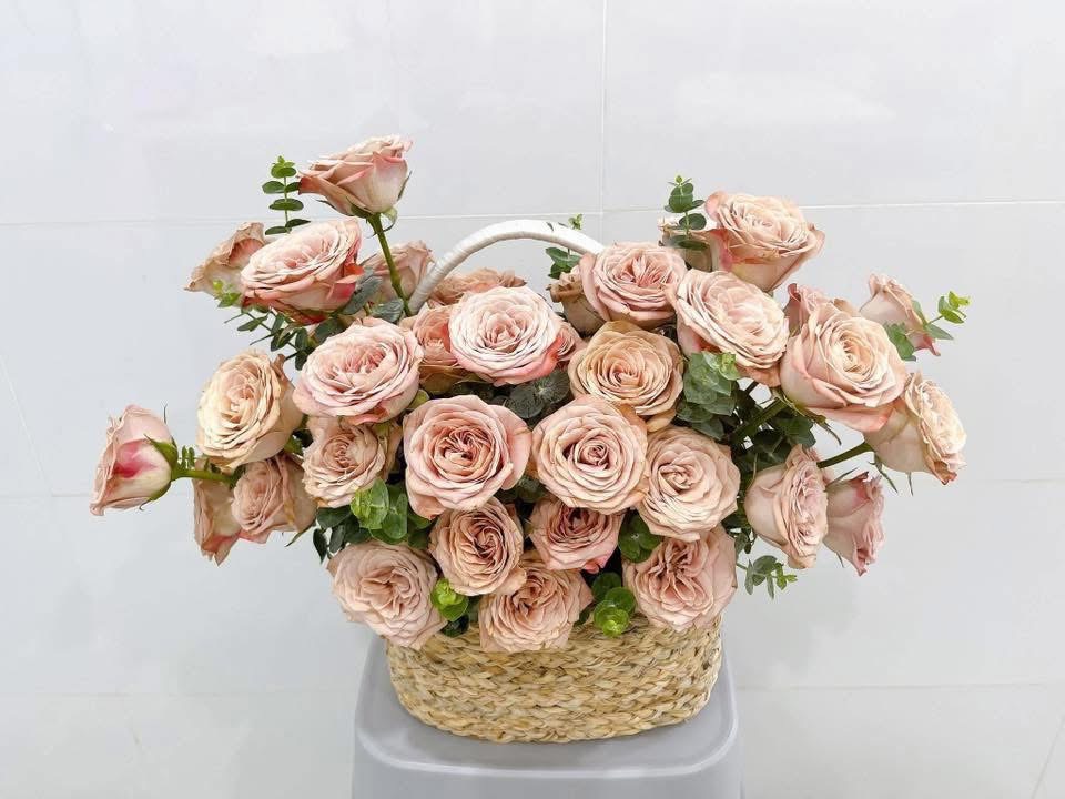 Giỏ hoa sinh nhật capuchino 