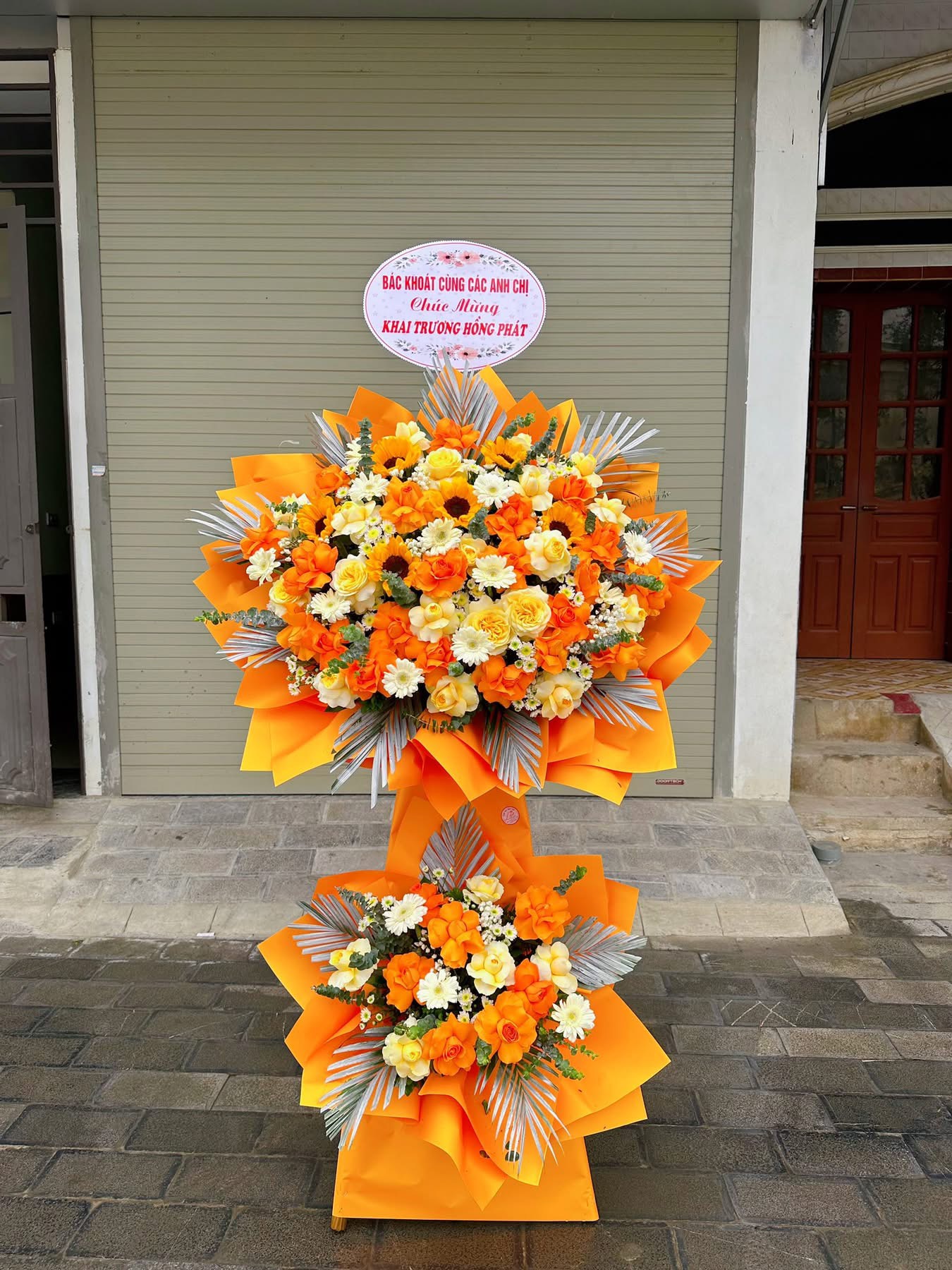 Kệ khai trương màu cam tặng khai trương, chúc mừng 