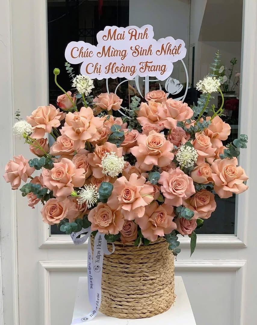 Giỏ hoa nâu tây
