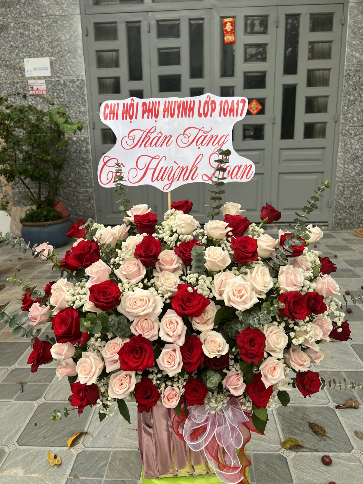 Giỏ hoa tặng thầy cô cho hội phụ huynh