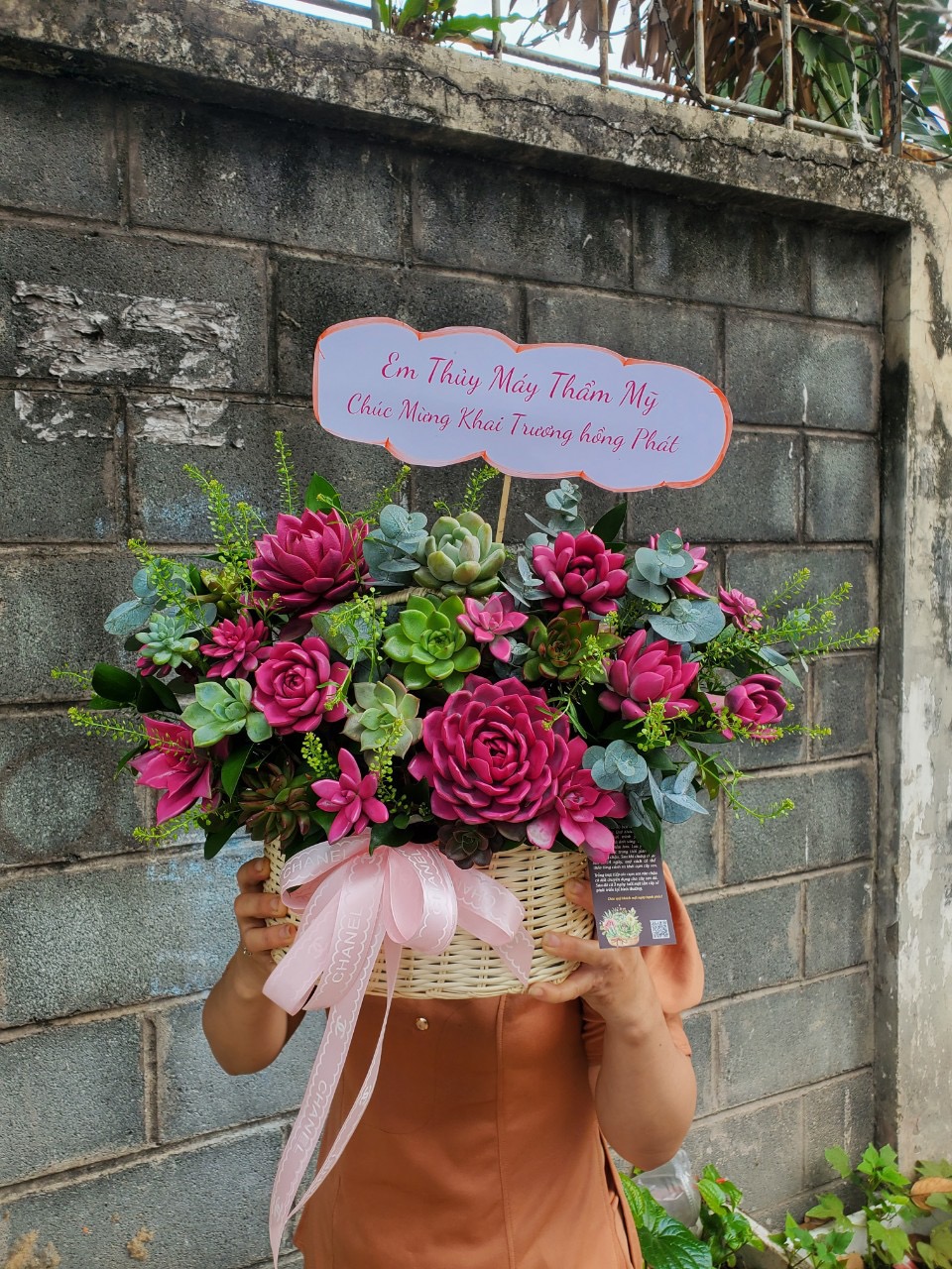 Giỏ hoa sen đá cao cấp tặng sếp 
