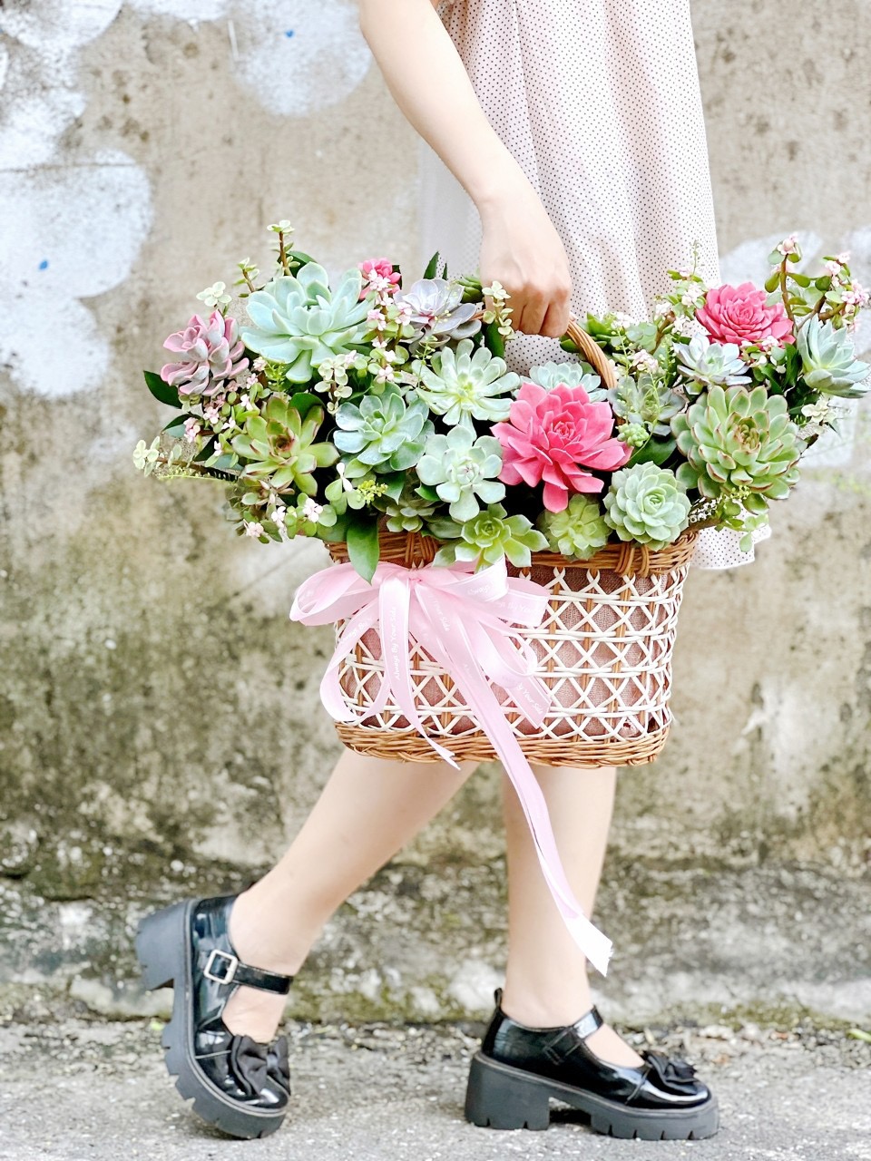Giỏ hoa sen đá giỏ mây