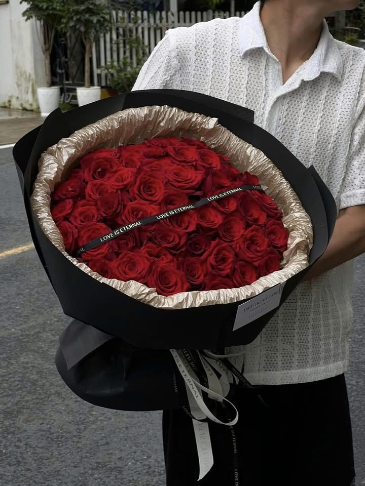 Bó hoa Hồng đỏ đen to đẹp 