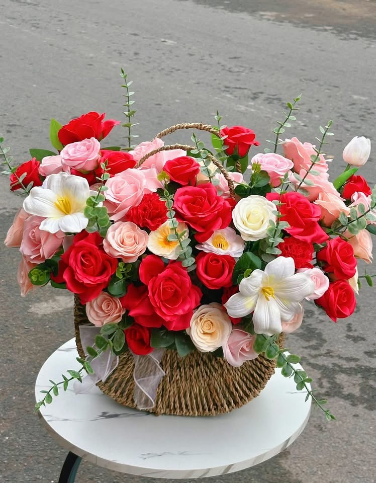 Giỏ hoa sáp cao cấp hiện đại 