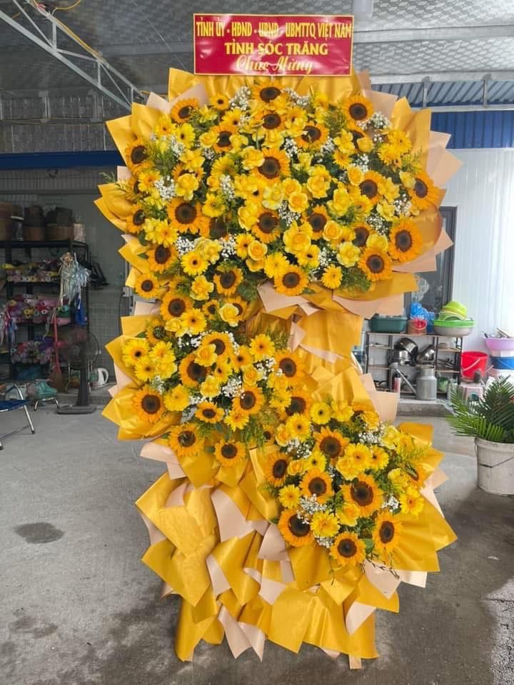 Kệ khai trương vàng 3 tầng