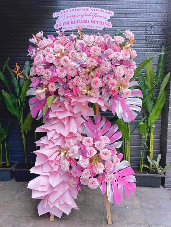 Kệ khai trương màu hồng to đẹp tại TP HCM