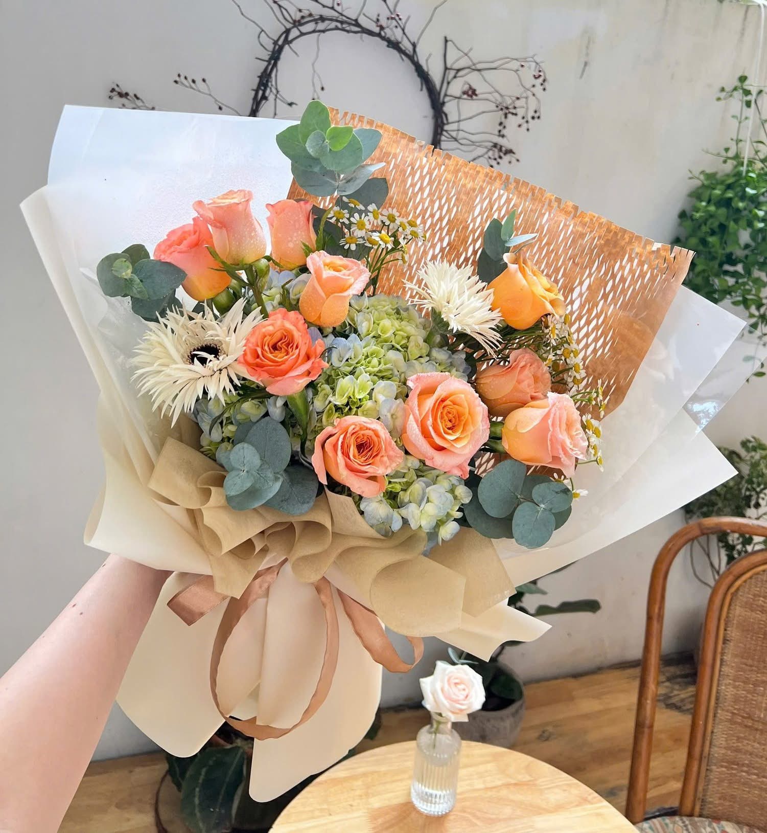 Bó hoa hồng cam mix Cẩm Tú cầu 