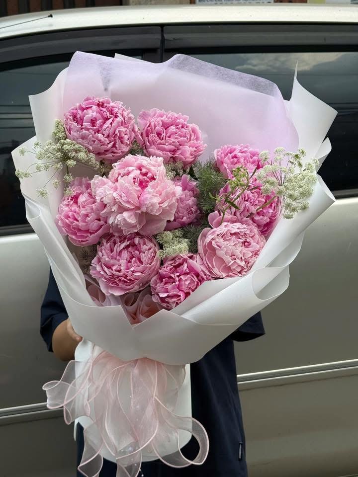 Bó hoa mẫu đơn hồng