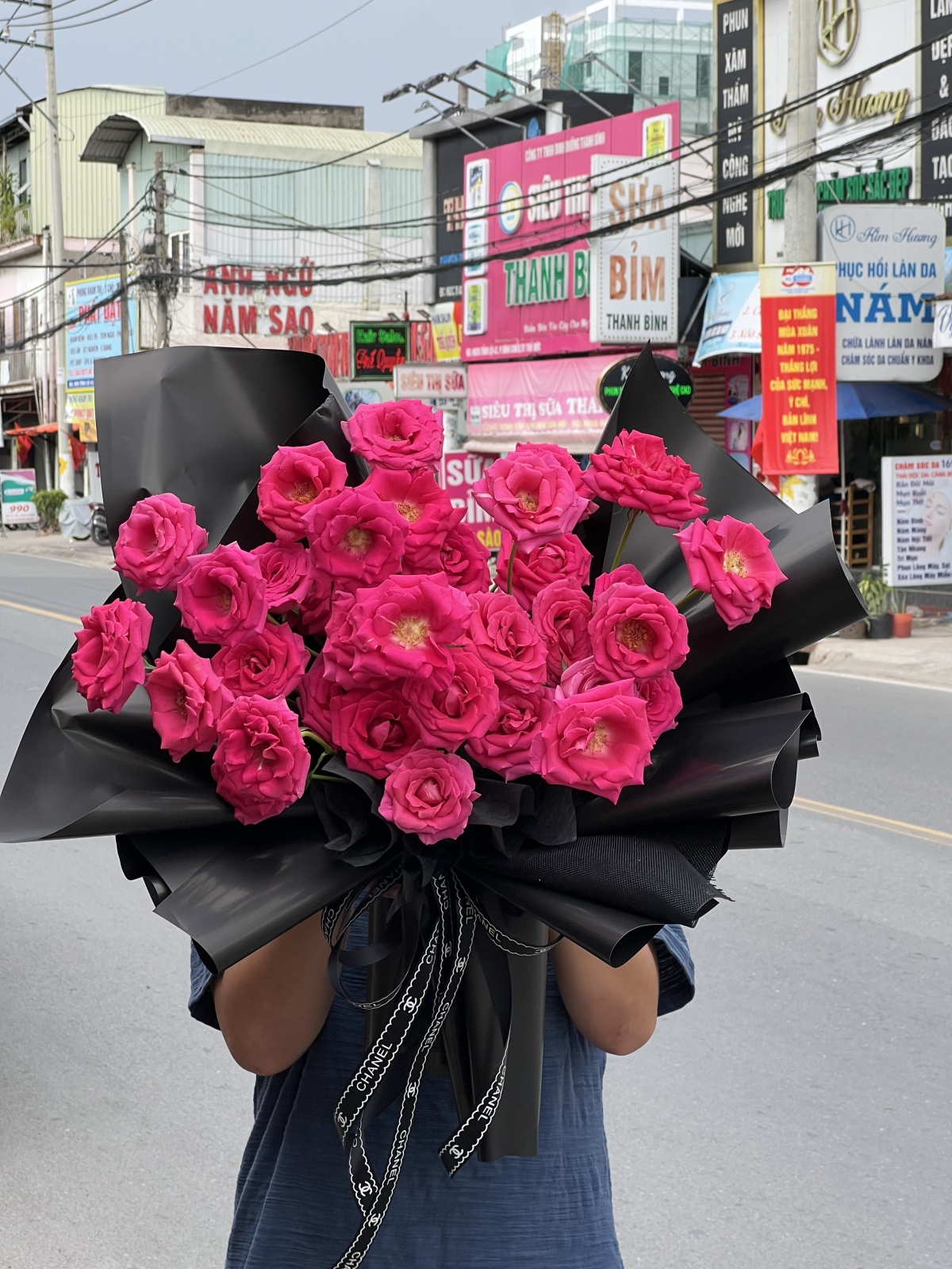 Bó hoa black pink