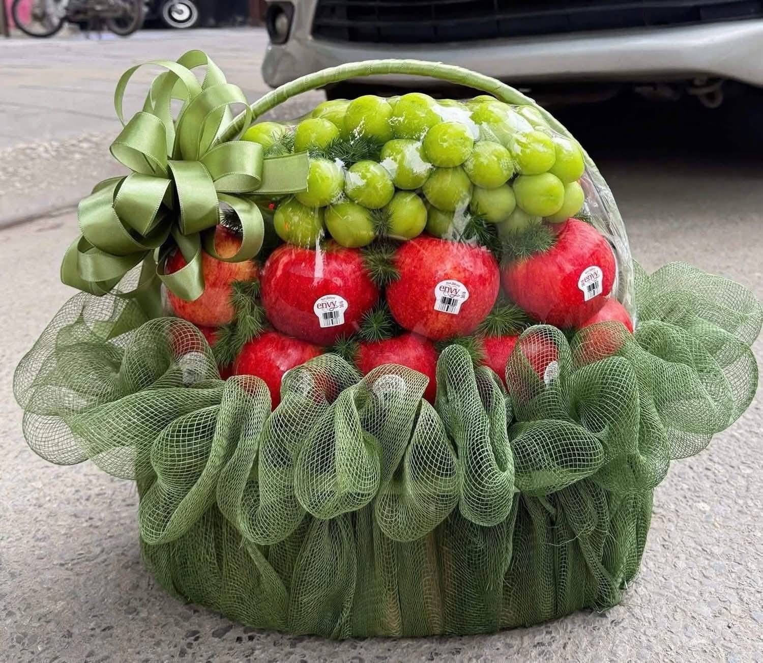 Giỏ trái cây táo nho