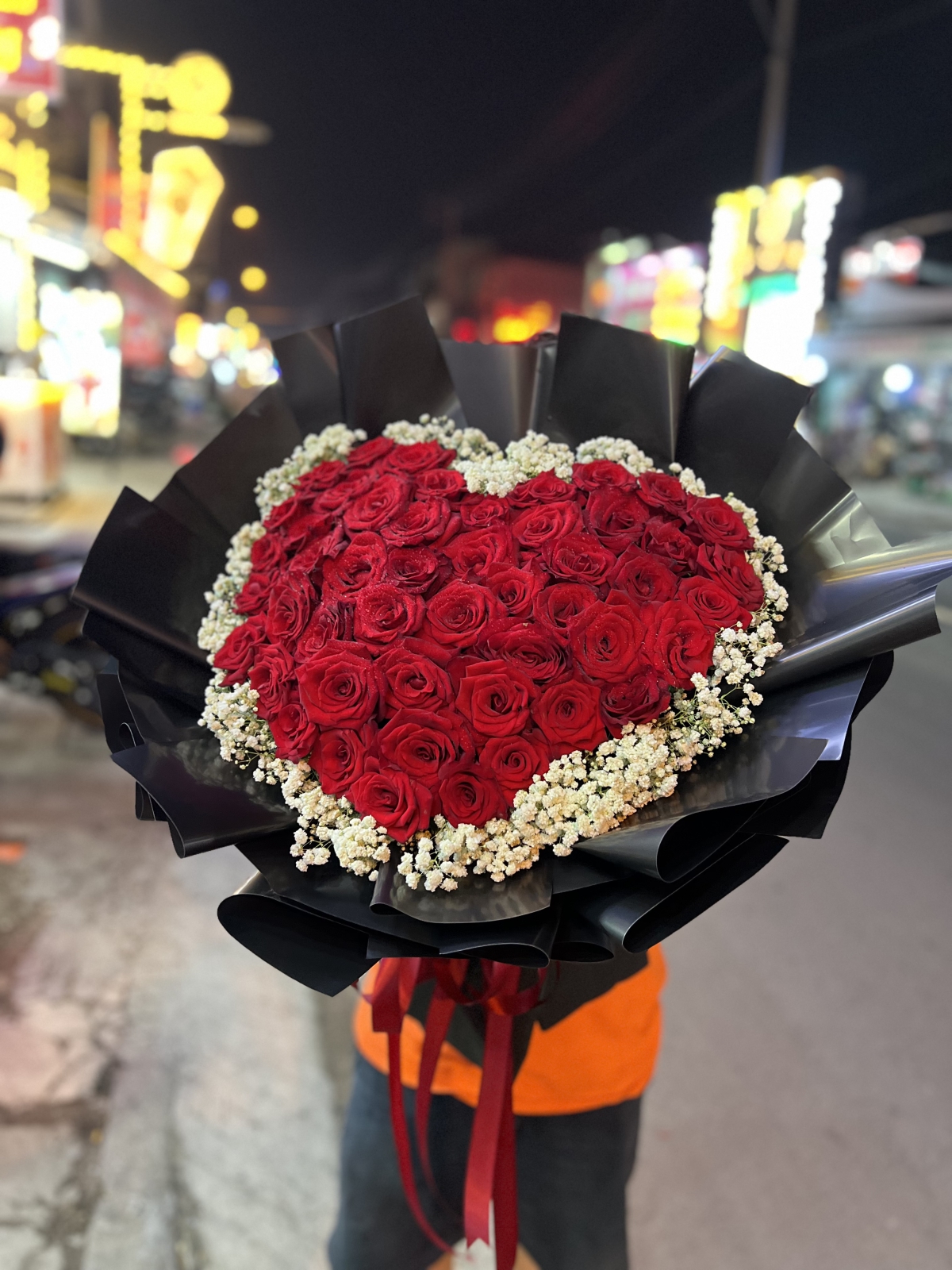 Bó hoa Hồng trái tim 50 bông phôi bi sang trọng 