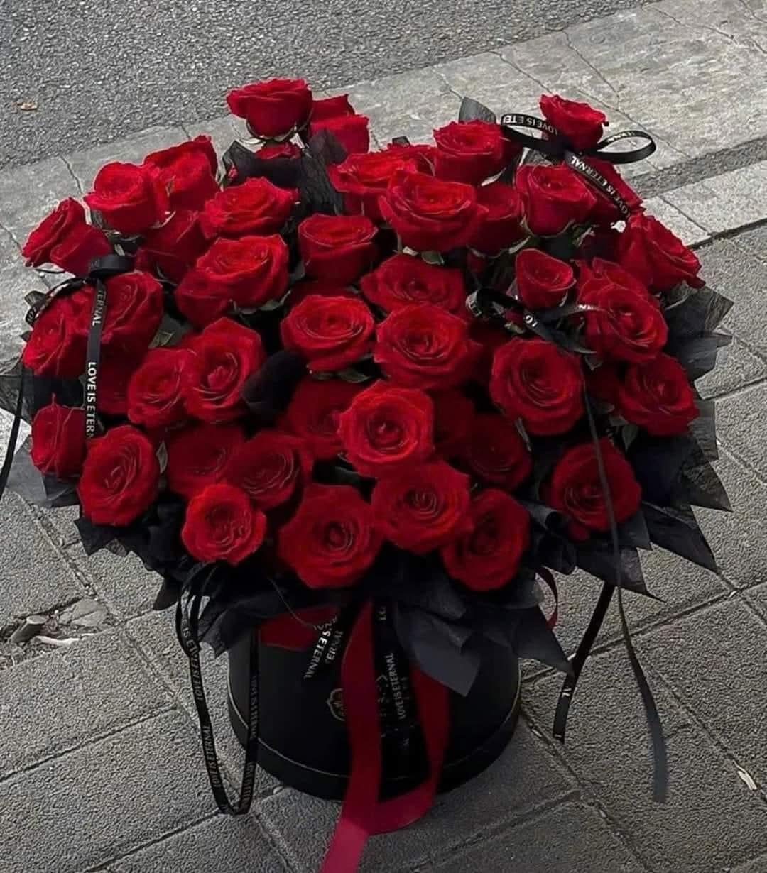 Hộp hoa Hồng đỏ đen