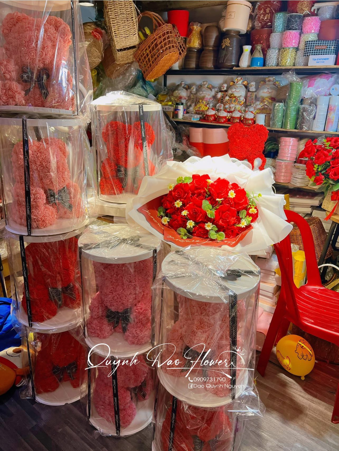 Hop hoa gấu kèm mica
