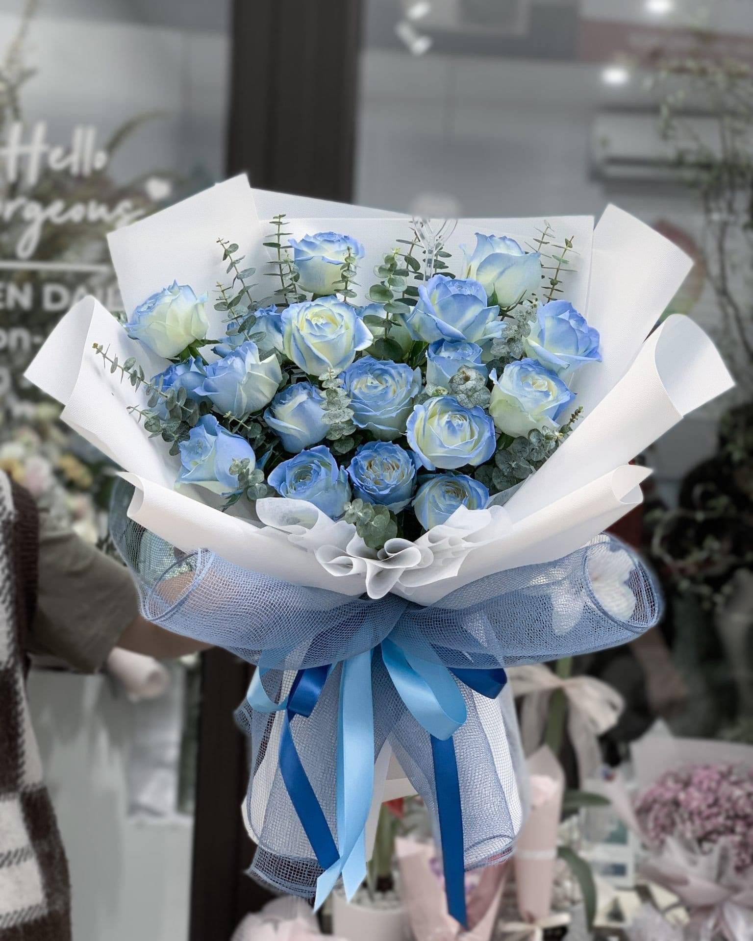 Bó hoa hồng màu xanh dương tặng sếp 