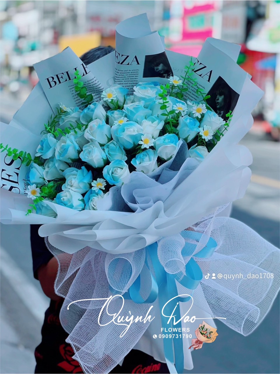 Bó hoa xanh dương tặng lễ trưởng thành 