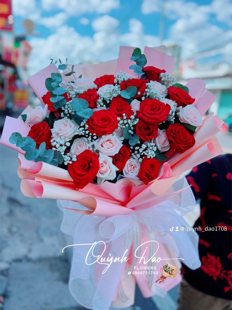 Bó hoa Hồng mix Hồng đỏ tặng đối tác 