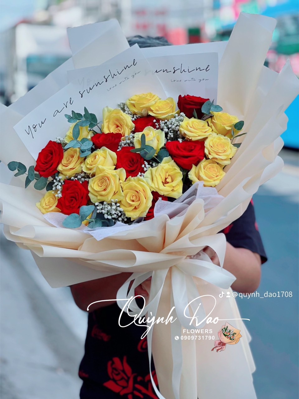 Bó hoa Hồng đỏ mix vàng tặng mẹ