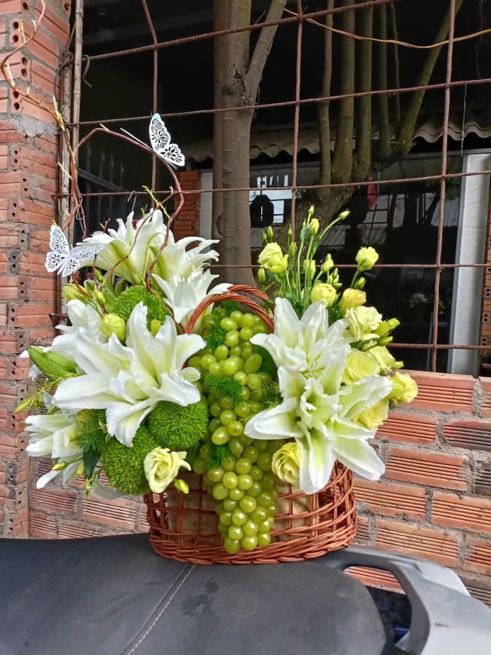 Giỏ hoa nho xanh mix ly kép 