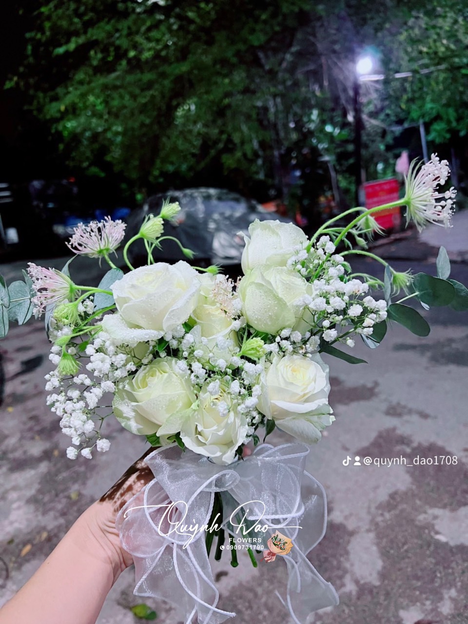 Bó hoa cưới tone trắng