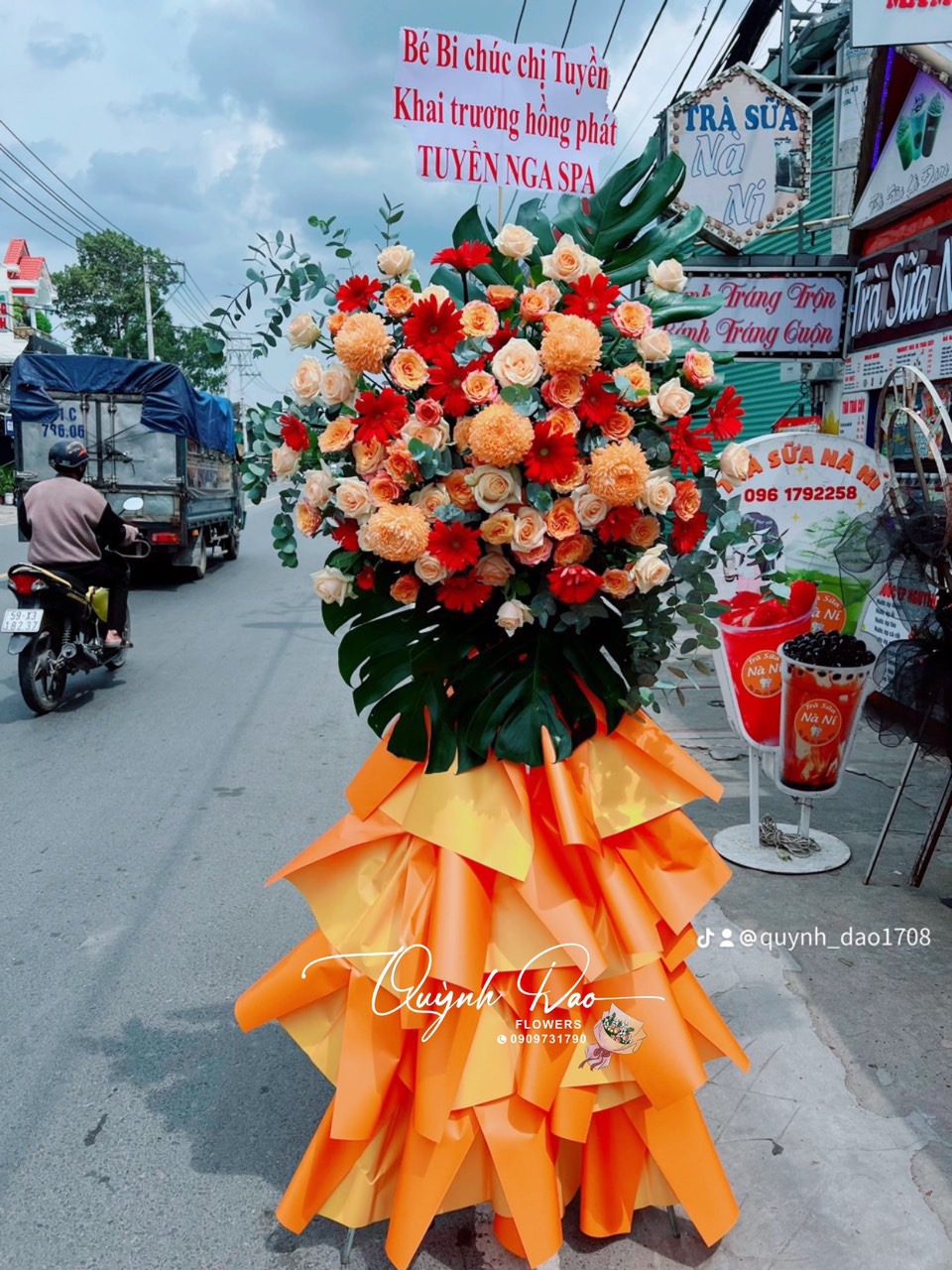 Kệ khai trương tone cam 