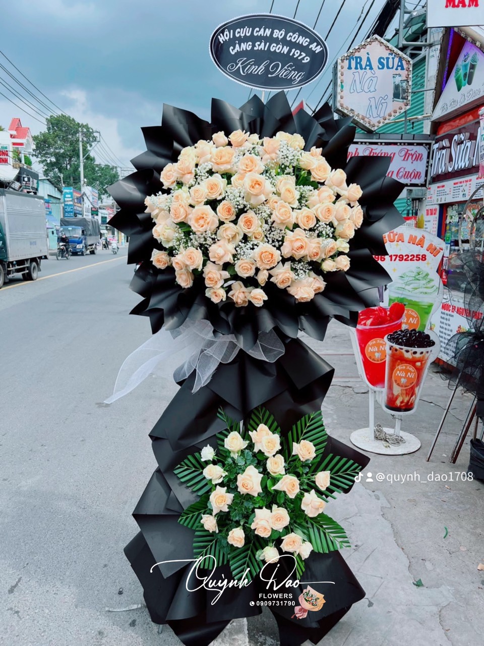Kệ viếng tone đen đẹp 