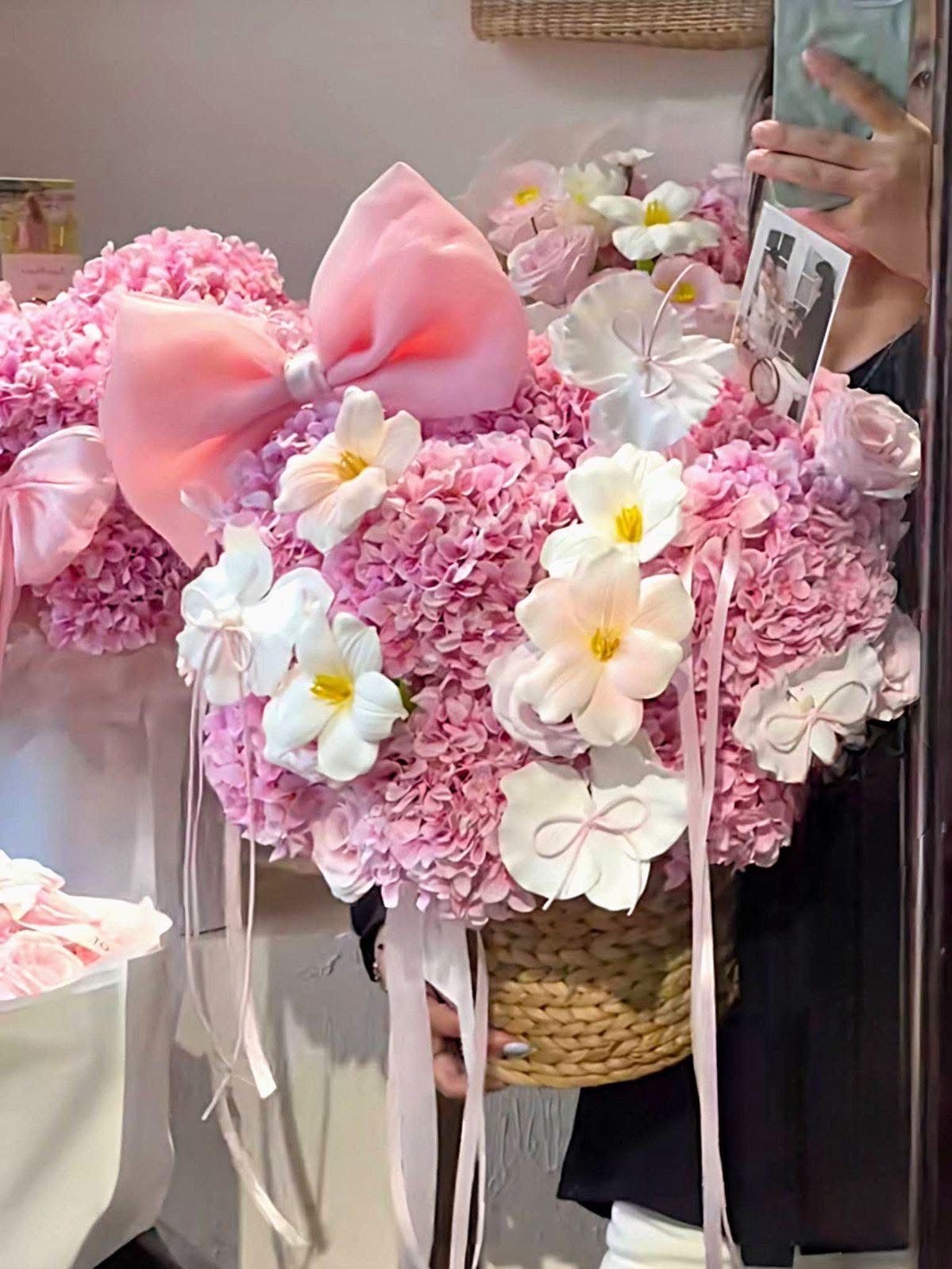 Hoa cẩm tú cầu lụa hồng