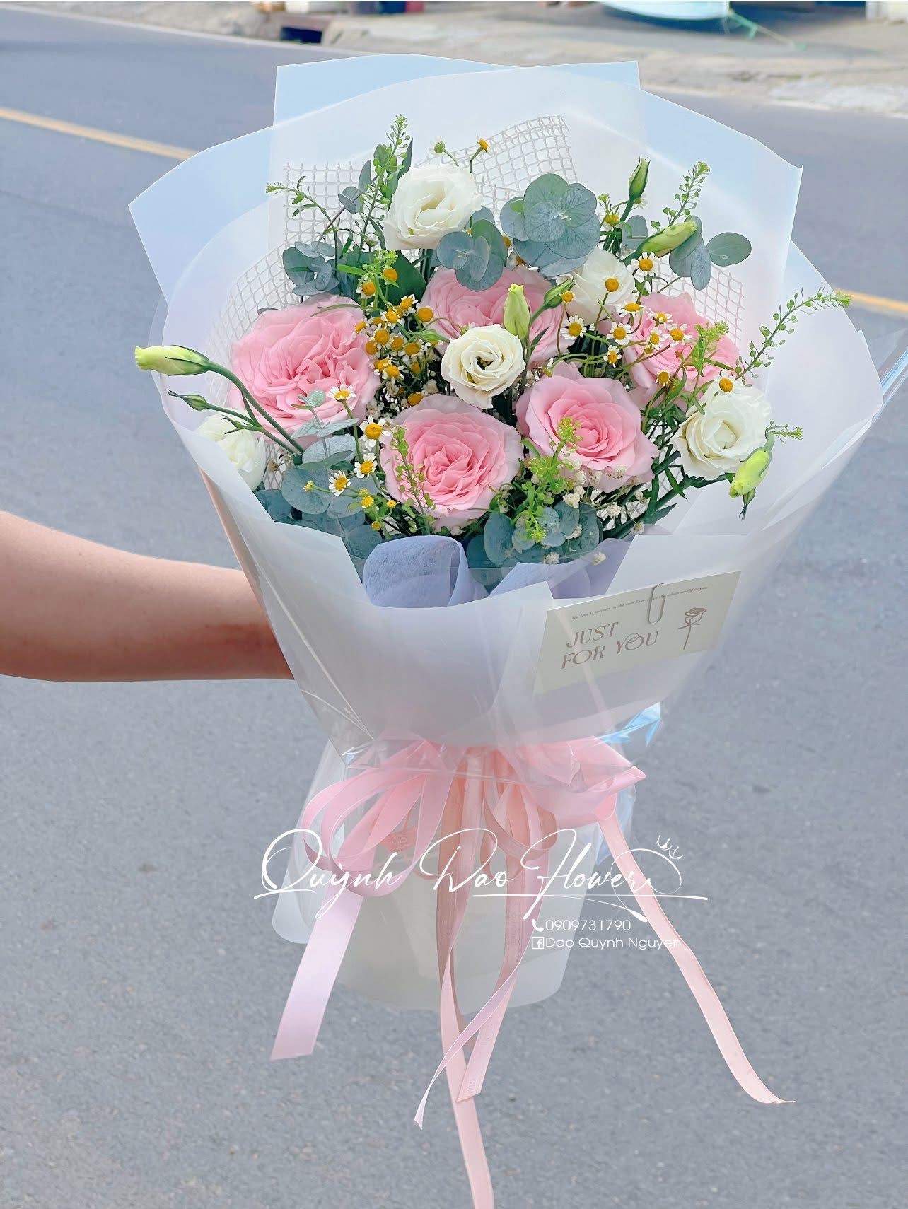 Bó hoa mix trắng hồng 