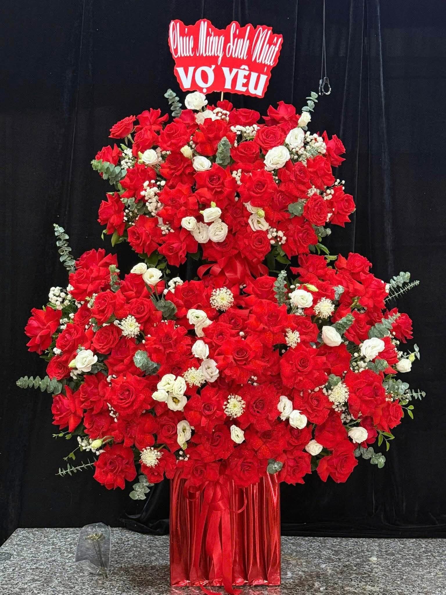 Giỏ hoa 2 tầng màu đỏ