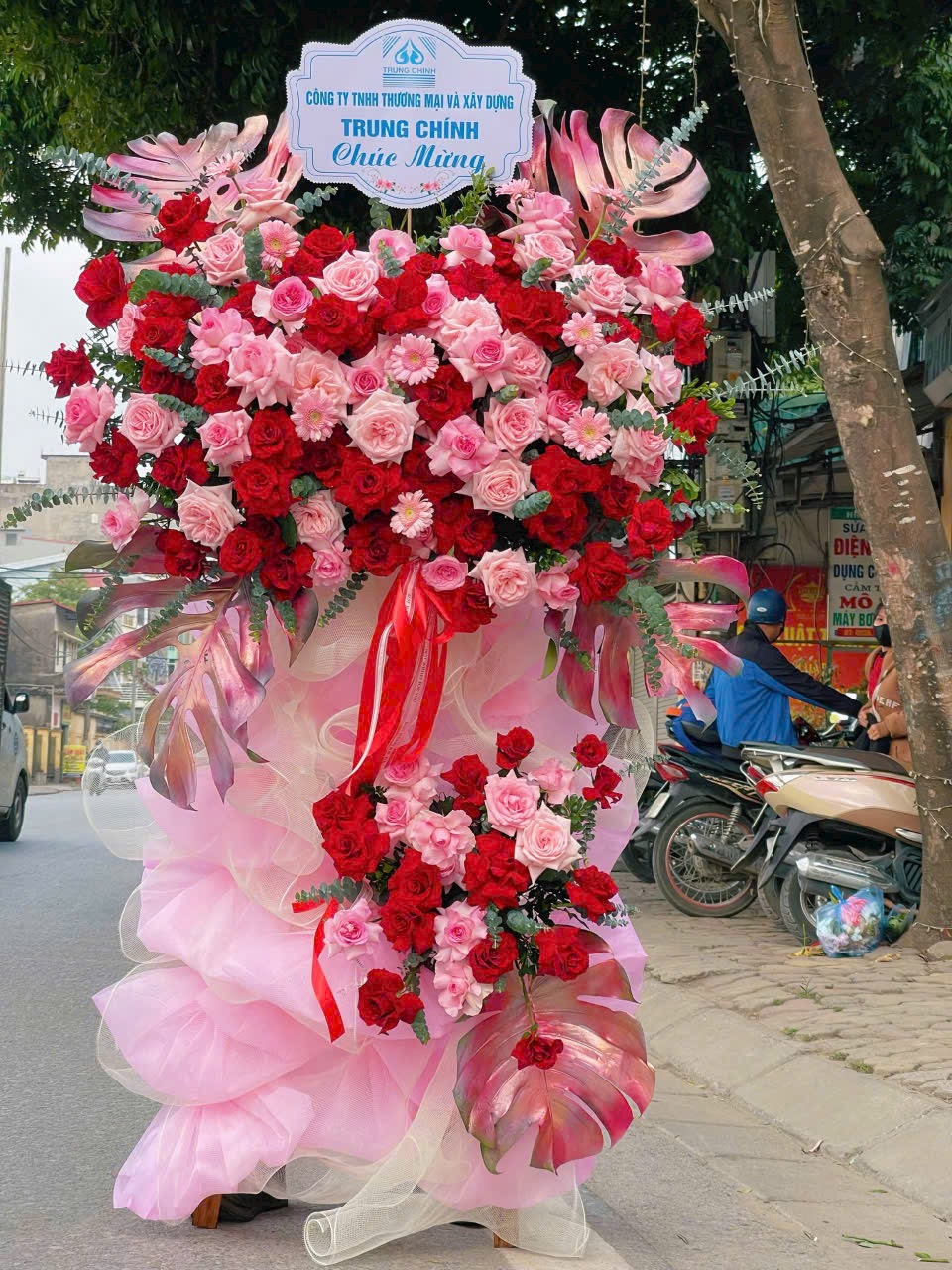 Kệ khai trương to đẹp thuận an 