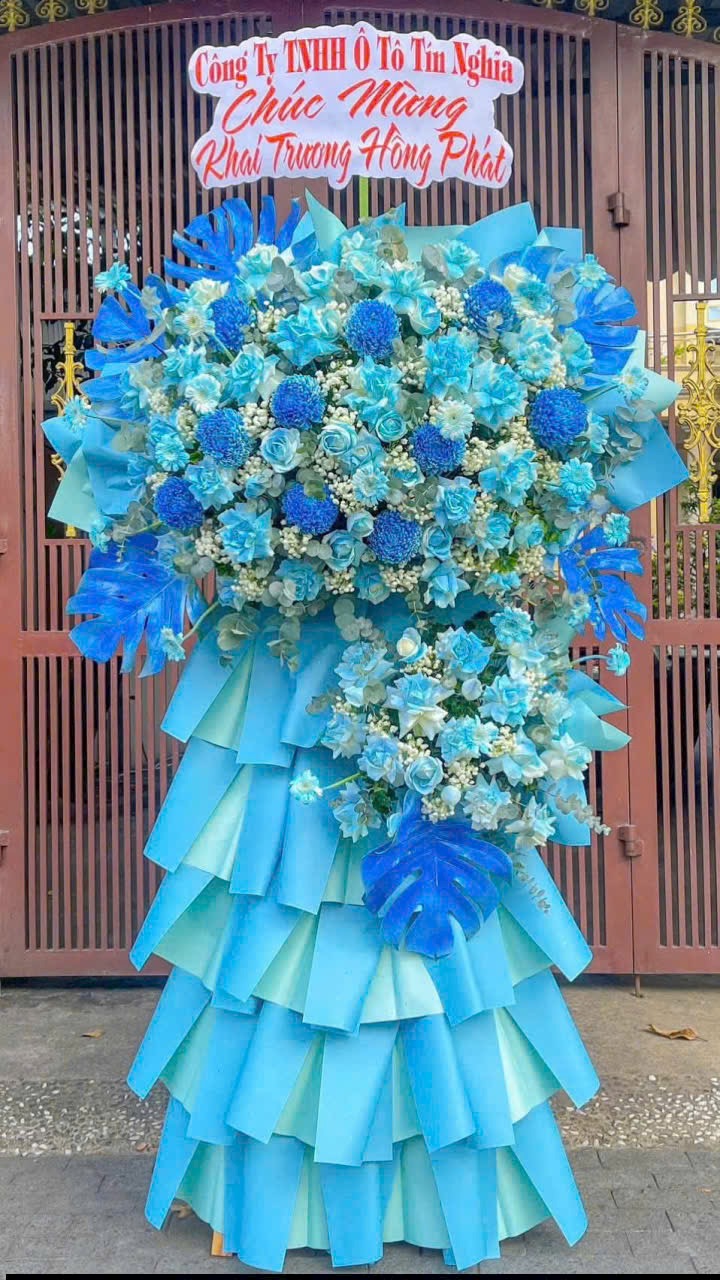 Kệ khai trương xanh dương khổng lồ