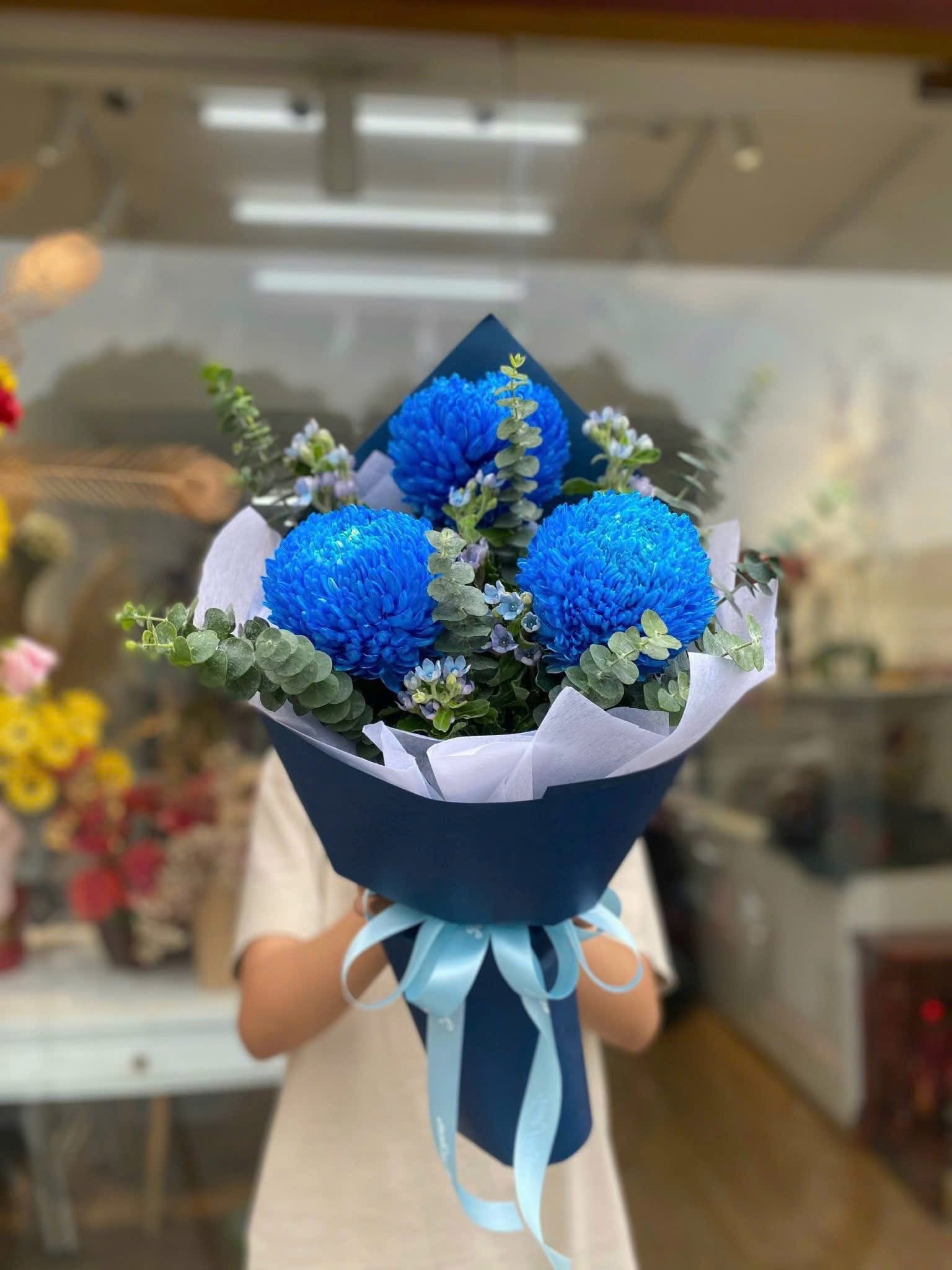 Bó hoa cúc mẫu đơn xanh dương